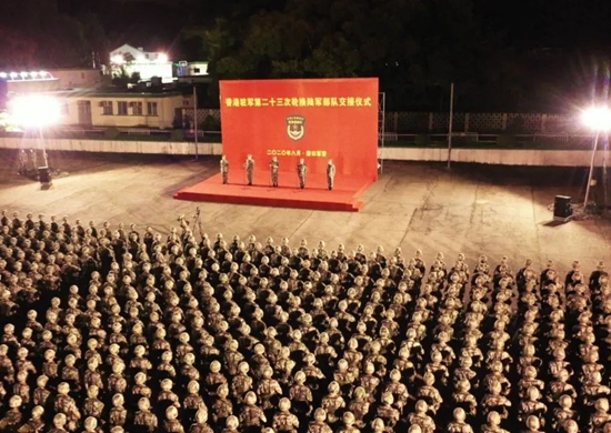 凌晨这一幕 威武！